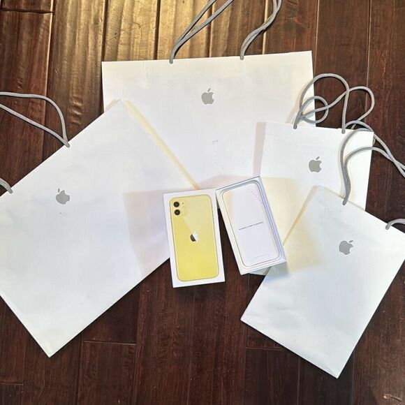 Apple shopping box (4) and iphone 11 box bundle - Picture 1 of 4